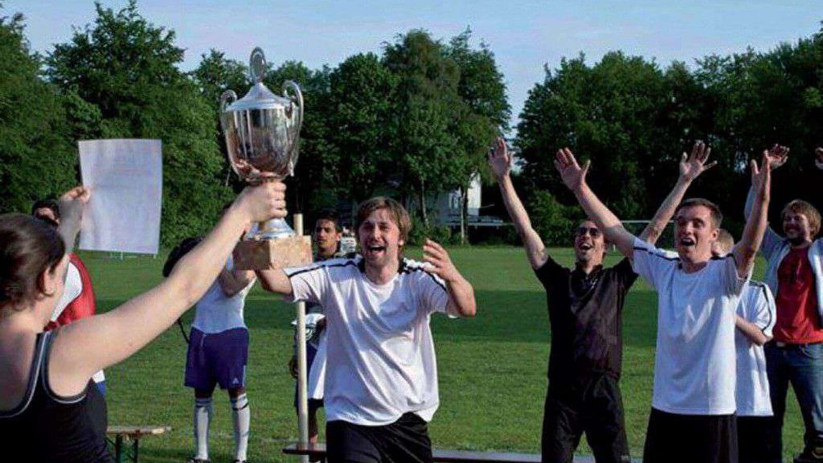 OXMOX präsentiert: „Der KULT“-Fußballturnier 1.6., Sportanlage Dockenhuden