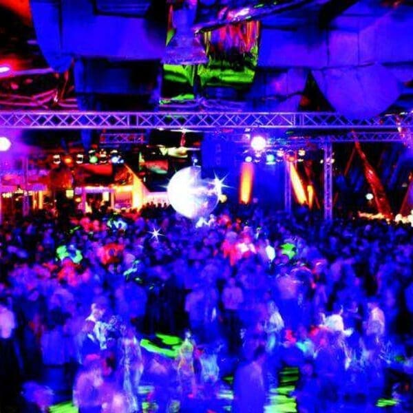 SILVESTER ALL-INCLUSIVE IM CRUI­SE CENTER ALTONA