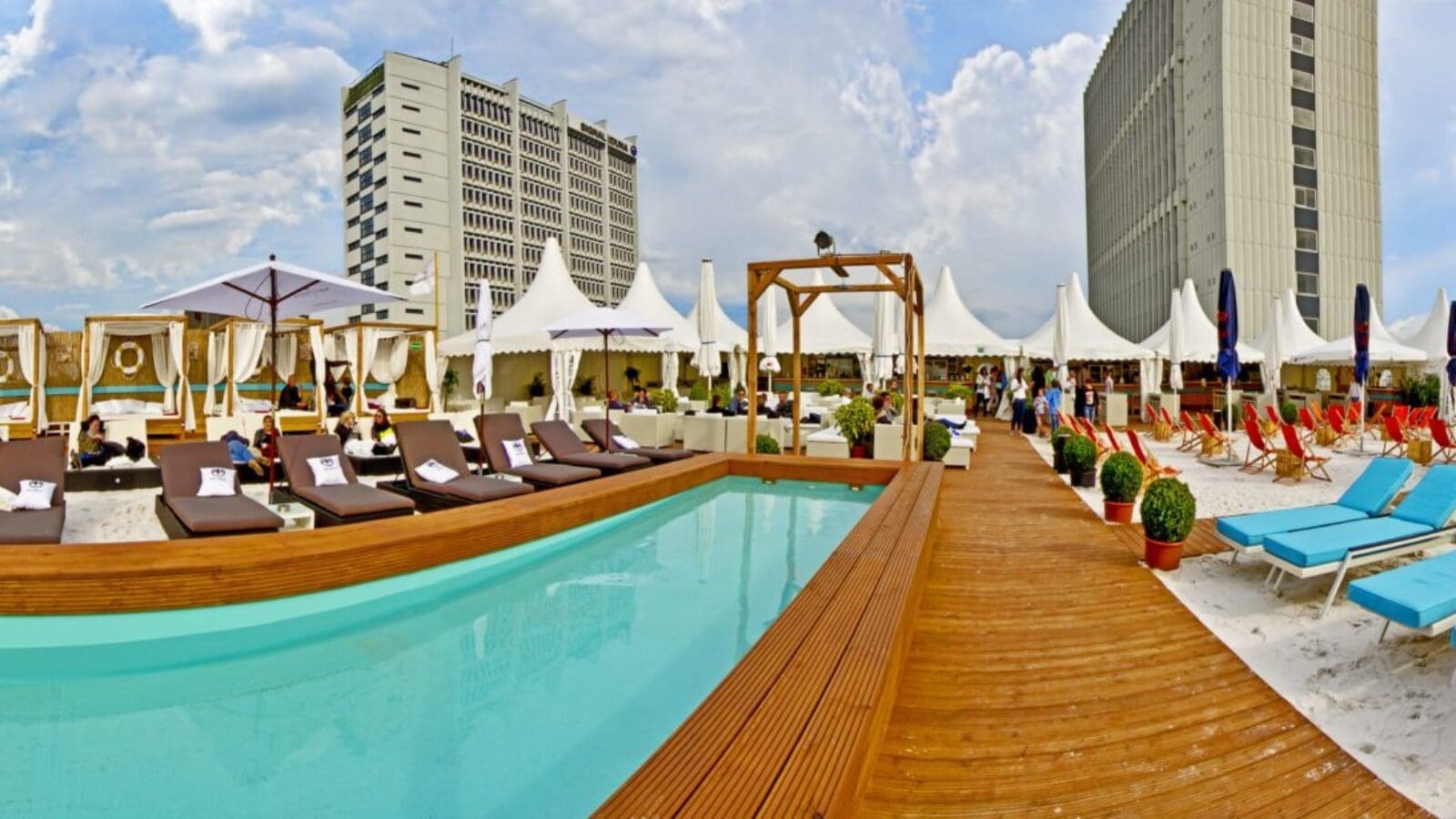 Sky & Sand Beachclub