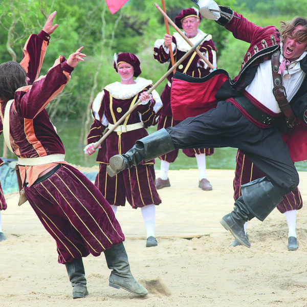 PIRATEN-ACTION-OPENAIR-THEATER: WEHE, WENN SIE LOSLASSEN