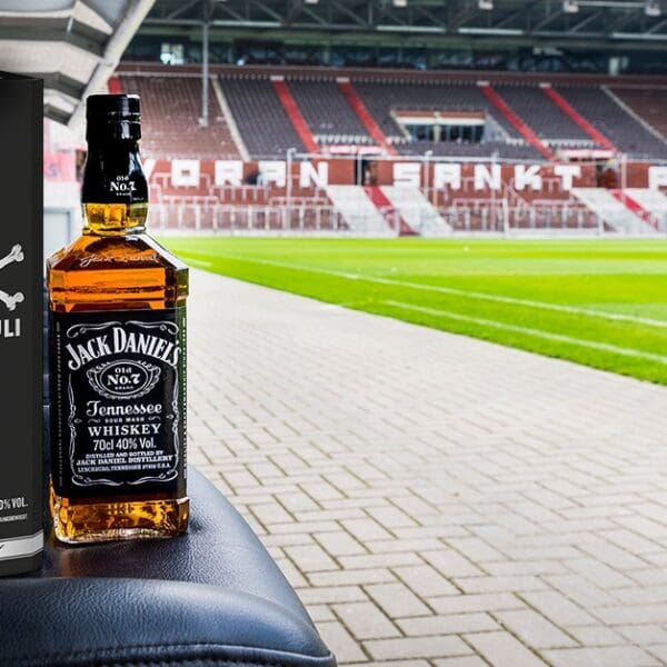 OXMOX verlost: Neue limitierte Geschenkbox von JACK DANIEL‘S und dem FC St. Pauli