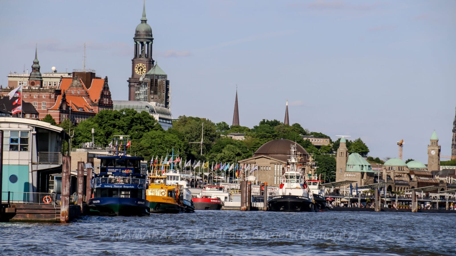 Der Hafen von Hamburg am Vatertag