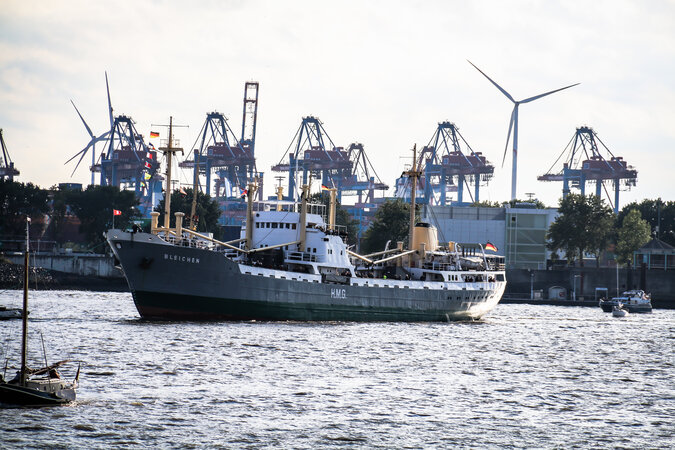 Die Peking (ein Viermaster) ist wieder in Hamburg