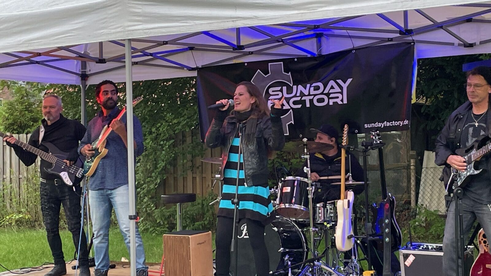 Review: Hamburg Music Week (29.9.) – Mit Basti (Mod.), Sunday Factory und Dennis Adamus